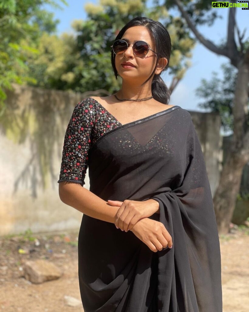 Divya Ganesh Instagram - 🖤 #divyaganesh Hyderabad