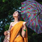 Divya Vadthya Instagram – When poojari  says “ kalyanamasthu “ ! 
On the day of varalakshmi vratam 🫣

👗 @omsai_pattusarees 

#divi #divivadthya #divinunchi #varalakshmivratham #saree #friday