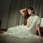 Divya Vadthya Instagram - Cheera Guttu Saarebetti Siggulanni Aarabetti….. Kallalona Otthuletti Kougilintha Maatubetti 🫣 Styled by 👗 @stylebyshree @chicfactor.in Jewellery 💎 @emmadi_silver_jewellery_hyd #divi #divinunchi #divivadthya