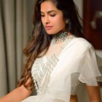 Divya Vadthya Instagram - 🤍 @parkdentalcare.in Hey you some one who is looking for a smile transformation ?? Then you should know this Place called Park Dental By @drpraveenkurapati - I have started my Invisalign journey at @parkdentalcare.in - If your someone who is looking for smile transformation then this is the place to go . - I recommend PARK DENTAL for INVISALIGN. Styled by 👗 @stylebyshree @chicfactor.in Jewellery 💎 @emmadi_silver_jewellery_hyd #divi #divinunchi #divivadthya #invisalign #invisalignindia #invisalignjourney#parkdental #invisalignhyderabad#invisaligndoctor#smiledesign #aligners #align #smilesquad#smilemakeover#oralhealthcare#aligners#align#Jublieehills #hyderabad #digitalsmiledesign #hyderabadlife #hyderabadlifestyle