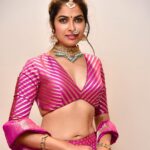Divya Vadthya Instagram - వనమాలి చేయి తాకి కలువలోచనా ఒక లాలి పాటలాగ పరవశించెనా ఇది ప్రణయజాలమా ఎద లయల తాళమా మది మిథున గానమా, సఖీ సిగ పింఛు గంధమా సగ భాగ బంధమా మగ మధనరాజమా, సఖీ ❤️ 👗 @chicfactor.in @stylebyshree 💎 @emmadi_silver_jewellery