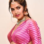 Divya Vadthya Instagram - వనమాలి చేయి తాకి కలువలోచనా ఒక లాలి పాటలాగ పరవశించెనా ఇది ప్రణయజాలమా ఎద లయల తాళమా మది మిథున గానమా, సఖీ సిగ పింఛు గంధమా సగ భాగ బంధమా మగ మధనరాజమా, సఖీ ❤️ 👗 @chicfactor.in @stylebyshree 💎 @emmadi_silver_jewellery