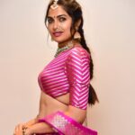 Divya Vadthya Instagram - వనమాలి చేయి తాకి కలువలోచనా ఒక లాలి పాటలాగ పరవశించెనా ఇది ప్రణయజాలమా ఎద లయల తాళమా మది మిథున గానమా, సఖీ సిగ పింఛు గంధమా సగ భాగ బంధమా మగ మధనరాజమా, సఖీ ❤️ 👗 @chicfactor.in @stylebyshree 💎 @emmadi_silver_jewellery