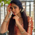 Divya Vadthya Instagram - నీ రాక కోసం నేను నా పారాణి ఎదురు చూస్తున్నాము ❤️ 📸 @naga.nandini.puli 💎 @elite_the_jewellery #divi #divivadthya #divinunchi