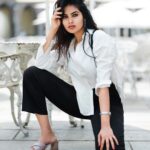 Divya Vadthya Instagram - Black and white 🖤 Concept- @bymahi_ Designed/styling: @bymahi_ bymahi_ Ast by: @preethi_potlapally Photography: @abhijitram_photo Makeup - @kaala_spot_makeovers Hair - @alp_makeovers #divi #divivadthya