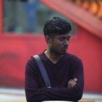 Drone Prathap Instagram - ಮೆಚ್ಚಿನ ಅಕ್ಕಂದರಿಗೆ ಜಡೆ ಹಾಕುತ್ತಿರುವ ಡ್ರೋನ್ ಪ್ರತಾಪ್ ಅವರು. 😍😍 @colorskannadaofficial Official fan page @droneprathap_official_fanpage #colourskannada #colourskannadaofficial #bbk10 #bigboss10kannada #droneprathap #dronarkaerospace #droneprathap_fc