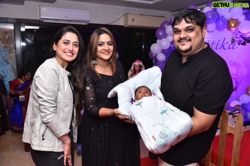 Elli Padhi Instagram - Clicks from my bhaniji Krtika welcoming party. We are so lucky to have you with us. This is just the beginning of your life and much more to come. Congratulations to nani @ellipadhi and bhaina @pandasrimay Proud Mamu 😄😄😁😁 And of course with 2 beauties, one more beauty is added. @rayelinasamantaray Utkal Vatika