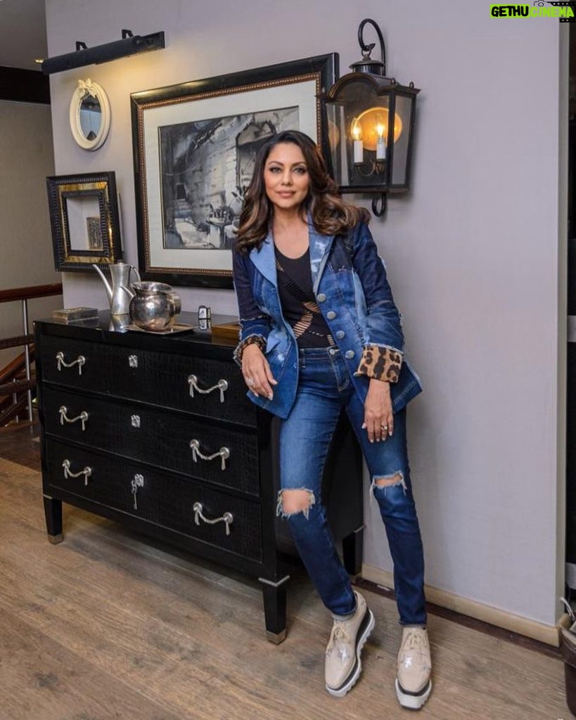 Gauri Khan Instagram - A home is a place we can truly be ourselves… and how it is designed speaks volumes . To know about my thoughts on design, pick up my coffee table book #MyLifeInDesign… @PenguinIndia Mannat