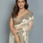 Gauri Khan Instagram - Diwali is a lovely time to celebrate the legacy of Indian crafting and design. I have always loved Zoya's craftsmanship and Manish’s beautiful saree is perfect for the festive season. This necklace - ‘A Weave of Brilliance’ from their new 'Her Becoming' collection is inspired by the geometry of Ikat. It uses unusual stone cuts like trapezoids, Cadillacs and custom cut baguettes that are impeccably cut and set, to deliver a refreshingly new look for white-diamond jewellery. @zoyajewels @manishmalhotra05 @cloverconnect.in #AliveAsShe #ZoyaJewels #TheDiamondBoutique #ZoyaATATAProduct #Zoya