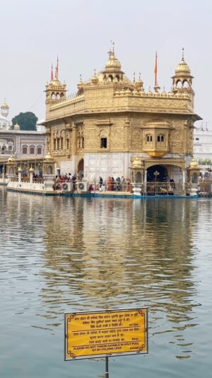Gauri Pradhan Tejwani Instagram - Happy Gurupurab everyone ..Happiness hi happiness sabko ..
#hitentejwani #gpradhan #gurpurab #gurunankjayanti #love #gratitude #positivevibes