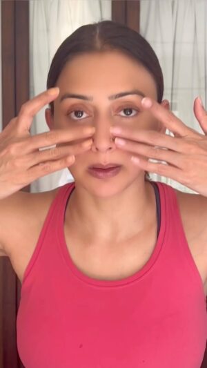 Gauri Pradhan Tejwani Instagram - While going up keep the nostrils open and close them while coming down…so it for 6-8 times.
#OorjaByGauri #faceyoga #pranayam #meditation #antenatayoga #holistichealth