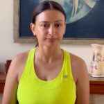 Gauri Pradhan Tejwani Instagram - THE SNAKE! This exercise is great for stiff neck,droopy eyes/eyebrows,jaw issues and many other facial issues. #OorjaByGauri #faceyoga #pranayam #meditation #antenatalyoga #holistichealth #youthfulskin #glowingskin