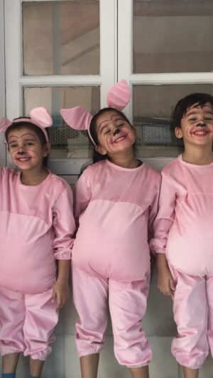 Gauri Pradhan Tejwani Instagram - Dream big,be compassionate,be caring,love all,be respectful,have fun,travel the world,make memories,eat healthy and above all be yourself!!love you guys!!and remember we’ve always got your back!😘😘😘. Happy birthday babies.❤️❤️❤️
#katya #nevaan #teeyaa #love #grateful #happybirthday #happy