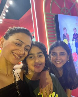 Gauri Pradhan Tejwani Instagram - Better late than never!Merry Christmas!!🎅🎄❤️