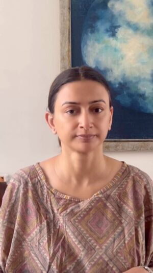 Gauri Pradhan Tejwani Instagram - Forehead Lines-
Get rid of forehead lines with this exercise!
#OorjaByGauri #faceyoga #pranayam #meditation #antenatalyoga #holistichealing #wayoflife