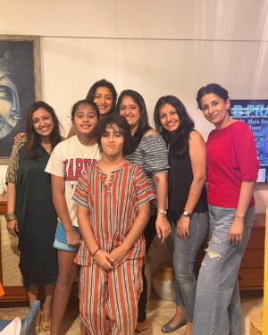 Gauri Pradhan Tejwani Instagram - Friends forever…thank youuu!❤️
#katya #nevaan
🥿🥿 @inochhiofficial