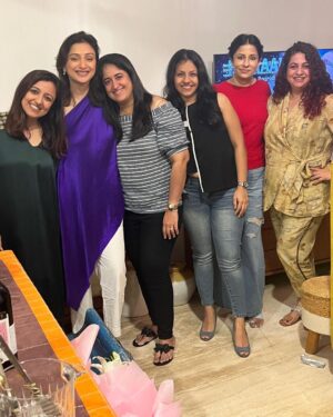 Gauri Pradhan Tejwani Instagram - Friends forever…thank youuu!❤️
#katya #nevaan
🥿🥿 @inochhiofficial