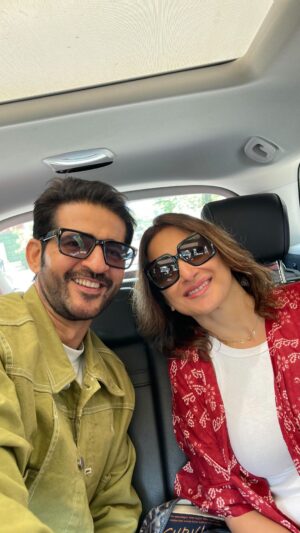 Gauri Pradhan Tejwani Instagram - Caption this ..
#hitentejwani #gpradhan #love #gratitude #tuesday #goodvibes #travel #srinagar