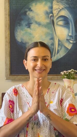 Gauri Pradhan Tejwani Instagram - Something for your EYEBROWS!
Not happy with your droopy or imbalanced eyebrows,then try this!

#OorjaByGauri #faceyoga #pranayam #meditation #antenatalyoga #mentalhealthcounseling #holistichealth