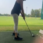 Gauri Pradhan Tejwani Instagram - Slow and steady wins the race!! 🏌️‍♀️⛳️ #golf #golfing #golfrange #gurugram #skyline