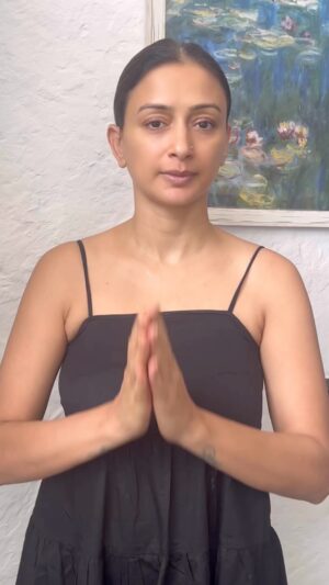 Gauri Pradhan Tejwani Instagram - Neck Shaper
Excellent exercise for loose skin on the neck,illusion of a double chin and neck lines!!!do this at least 20 times covering the entire neck.
#OorjaByGauri #neckexercise #faceyoga #pranayam #meditation #antenatalyoga #mentalhealthcounseling #holistichealth