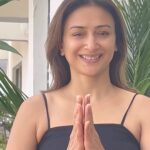 Gauri Pradhan Tejwani Instagram - Happy International Yoga Day!!!! Let’s do some face yoga today with the SMILE AND POUT exercise !!!😊🧘‍♀️ #OorjaByGauri #internationalyogaday #faceyoga #pranayam #meditation #antenatal yoga #mentalhealthcounseling #holistichealth