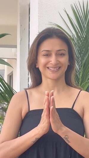 Gauri Pradhan Tejwani Instagram - Happy International Yoga Day!!!!
Let’s do some face yoga today with the SMILE AND POUT exercise !!!😊🧘‍♀️

#OorjaByGauri  #internationalyogaday #faceyoga #pranayam #meditation #antenatal yoga #mentalhealthcounseling #holistichealth