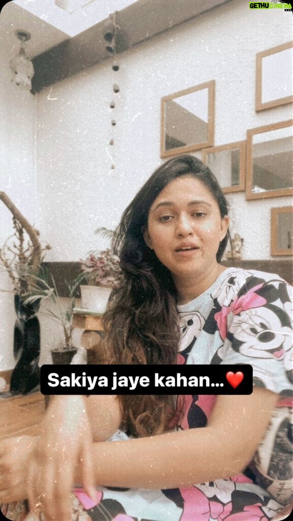 Gautami Deshpande Instagram - Singing after a long Time ❤️ Would you love to hear some more? Let me know in the comments… #sakiya #gazal #musician #music #musiclover #gautamideshpande