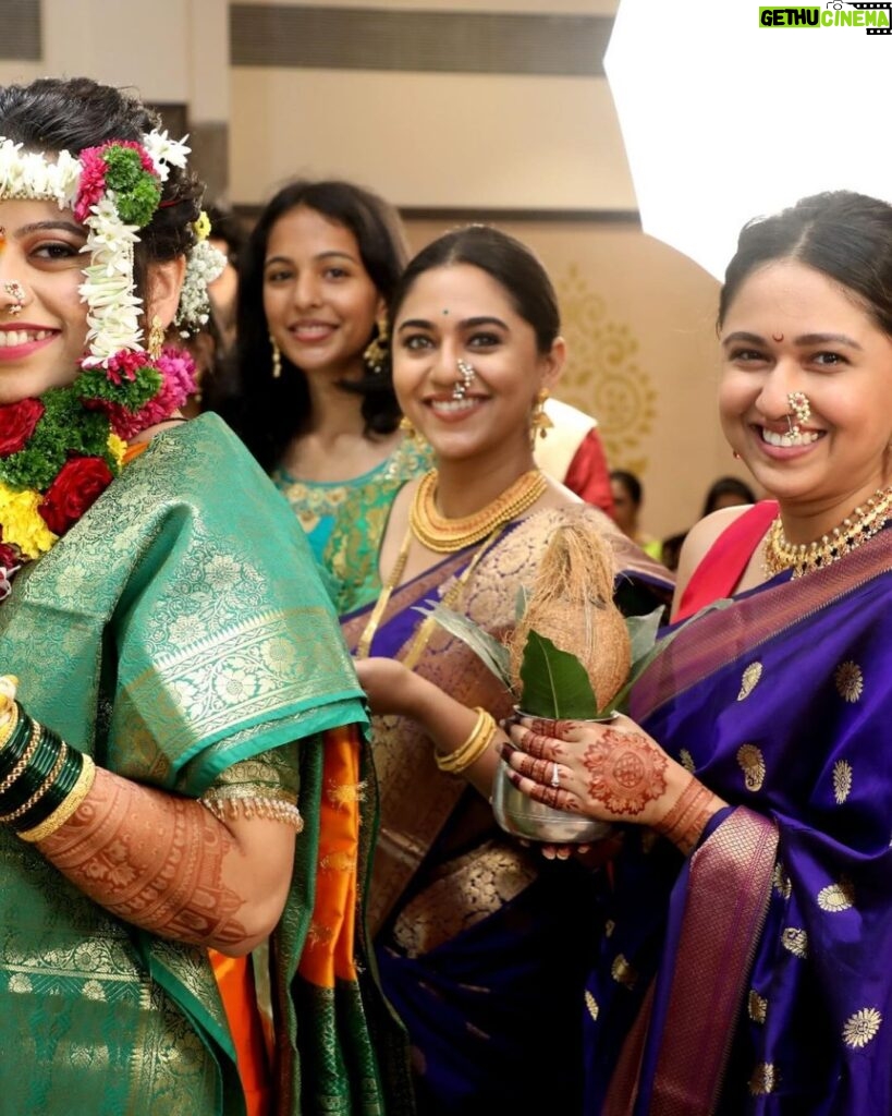 Gautami Deshpande Instagram - Being Bridesmaid …. Actually Noooo….being करवली #traditional #love #bridesmaids #saree #wedding #moment