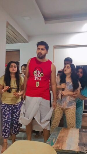 Gopika Anil Instagram - Bloody fellaas. Pediye illa..🤣

#fun
#friends