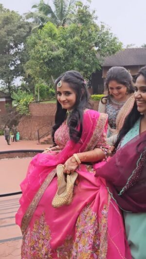 Gopika Anil Instagram - This is what bridesmaids are for 😘
Video credits @premjacob06

#ourgirl
#engaged
#famlove