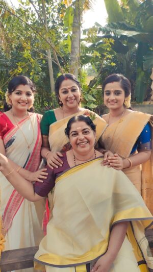 Gopika Anil Instagram - ഗിരിജാമ്മ ഞങ്ങൾക്ക് അമ്മ തന്നെ ആയിരുന്നു. എന്നും രാവിലെ കൊണ്ടുവരുന്ന നാരങ്ങാ മിട്ടായിയും, സ്നേഹത്തിൽ പൊതിഞ്ഞ ഉപദേശങ്ങളും, കൊച്ചുകുട്ടികളുടെ കുസൃതിയും നിറഞ്ഞ ഞങ്ങളുടെ സ്വന്തം അമ്മ.❤️❤️😘 @girijapreman 
.
.
#reels #reelsinstagram #santhwanam #family #amma #wewillmissyou