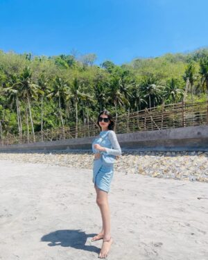Gracy Goswami Instagram - Sandy Toes and Sunkissed Nose 🩵🌊🏝️
Wearing: @tomberamoureuxin 🤍

.
.
.
.
.
.
.
.
.

#bali #baliindonesia #vacation #vacaymode #vacayvibes #vacaymodeon #nusapenida #nusapenidaisland #explore #travel #wanderlust #internationvacay #surreal #instagramposts #style #fashion #outfitinspiration #Balivisits  #sundays #happydays #vibe #grace #graceitwithgracy #500ksoon  #baliisland #loveyouguys #grattitude #patience #passion #hardwork