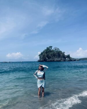 Gracy Goswami Instagram - Sandy Toes and Sunkissed Nose 🩵🌊🏝️
Wearing: @tomberamoureuxin 🤍

.
.
.
.
.
.
.
.
.

#bali #baliindonesia #vacation #vacaymode #vacayvibes #vacaymodeon #nusapenida #nusapenidaisland #explore #travel #wanderlust #internationvacay #surreal #instagramposts #style #fashion #outfitinspiration #Balivisits  #sundays #happydays #vibe #grace #graceitwithgracy #500ksoon  #baliisland #loveyouguys #grattitude #patience #passion #hardwork