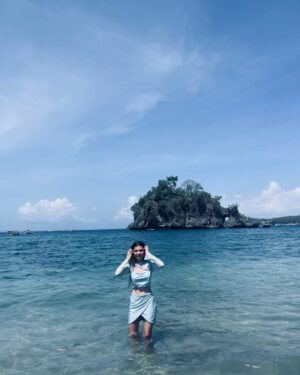 Gracy Goswami Instagram - Sandy Toes and Sunkissed Nose 🩵🌊🏝️
Wearing: @tomberamoureuxin 🤍

.
.
.
.
.
.
.
.
.

#bali #baliindonesia #vacation #vacaymode #vacayvibes #vacaymodeon #nusapenida #nusapenidaisland #explore #travel #wanderlust #internationvacay #surreal #instagramposts #style #fashion #outfitinspiration #Balivisits  #sundays #happydays #vibe #grace #graceitwithgracy #500ksoon  #baliisland #loveyouguys #grattitude #patience #passion #hardwork