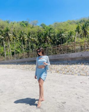 Gracy Goswami Instagram - Sandy Toes and Sunkissed Nose 🩵🌊🏝️
Wearing: @tomberamoureuxin 🤍

.
.
.
.
.
.
.
.
.

#bali #baliindonesia #vacation #vacaymode #vacayvibes #vacaymodeon #nusapenida #nusapenidaisland #explore #travel #wanderlust #internationvacay #surreal #instagramposts #style #fashion #outfitinspiration #Balivisits  #sundays #happydays #vibe #grace #graceitwithgracy #500ksoon  #baliisland #loveyouguys #grattitude #patience #passion #hardwork