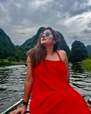 Gungun Uprari Instagram - “The world is a book and those who do not travel read only one page.” ❤️

@vandanalalwani777 
.
.
.
.
#vietnam #vietnamtravel #travel #travelphotography #freinds #happiness 🌸