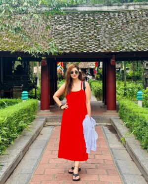 Gungun Uprari Instagram - “The world is a book and those who do not travel read only one page.” ❤️

@vandanalalwani777 
.
.
.
.
#vietnam #vietnamtravel #travel #travelphotography #freinds #happiness 🌸