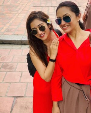 Gungun Uprari Instagram - “The world is a book and those who do not travel read only one page.” ❤️

@vandanalalwani777 
.
.
.
.
#vietnam #vietnamtravel #travel #travelphotography #freinds #happiness 🌸