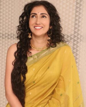 Gungun Uprari Instagram - “To fall in love with yourself is the first secret to happiness.” ❤️

Beautiful sari 
@varananesilksarees

#valentines #happyvanlentinesday #love #trust #happiness