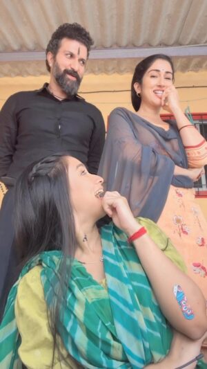 Gungun Uprari Instagram - In a parallel universe🥹🫶
Baba Maii ke dhunn mein❤️
Rajjo with Maii Baba @gungunuprari @sidharthvasudev1 pyaare people🫶

#rajjo