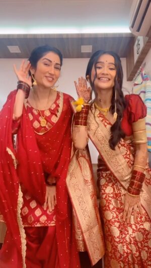 Gungun Uprari Instagram - Maii aur Rajjo❤️
Very very very amateur #transitionreels 😂
#bloopers 
#rajjo