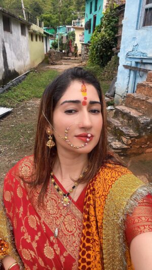 Gungun Uprari Instagram - ससुराल गेंदा फूल 🌼
.
.
.

.
.
.
. 
#family #pithoragarh #pooja #inlaws #hometown #mountains 
.
.
.
.
#happyganeshchaturthi #ganpatibappamorya #ganpati #ganpatifestival