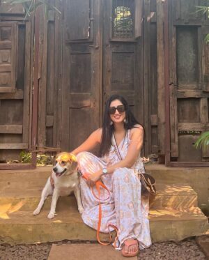 Gungun Uprari Instagram - “The future belongs to those who believe in the beauty of their dreams.” – Eleanor Roosevelt 

Holiday mode 💕
In Goa 

Beautiful jumpsuit @pashaindialabel 🌸

Earrings @avyana_handcraftedjewellery

#christmas #newyears #2022