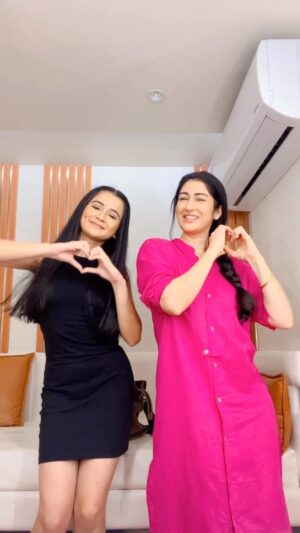 Gungun Uprari Instagram - Maii and Rajjo happy grooving after the reunion🌸
#rajjo