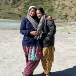 Gungun Uprari Instagram - Rajjo & Manno 💕 Mother daughter bonding 🤗 From the set of #udtikanaamrajjo . . . . . @celesti.bairagey @muktadhond @starplus Watch us from 22 August @7pm only on star plus 🤗 Sissu, Himachal Pradesh