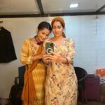 Gungun Uprari Instagram - “The women whom I love and admire for their strength and grace did not get that way because stuff worked out. They got that way because stuff went wrong, and they handled it. They handled it in a thousand different ways on a thousand different days, but they handled it. Those women are my superheroes.”- Elizabeth Gilbert #manorama is such mother .. single, strong and hardworking . meet me @gungunuprari and my lovely daughter 🤗 @celesti.bairagey Only on @starplus and @disneyplushotstar @7pm from 22nd August #rajjo #cominsoon