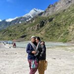 Gungun Uprari Instagram - Rajjo & Manno 💕 Mother daughter bonding 🤗 From the set of #udtikanaamrajjo . . . . . @celesti.bairagey @muktadhond @starplus Watch us from 22 August @7pm only on star plus 🤗 Sissu, Himachal Pradesh