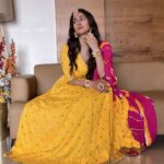 Gungun Uprari Instagram – A yellow dress and yelloads of happiness 🤩

Bright colour for bright day 

@rushmor_clothing 

And my flower jewellery 🌸 

#traditionalwear #ethnicwear #indianwear #fashion #traditional #shalwarkameez #onlineshopping #sareelove #ethnic #indianfashion #indianwedding #trending #instafashion #sarees #lehenga #kurti #partywear #indianoutfit #wedding #sareelovers #silksarees #instagood #style #india #instagram #handloom #fashionblogger #indianclothing #kurtis #festivewear