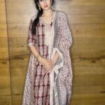 Gungun Uprari Instagram - नारी 💕 Very comfortable bagh maheshwari silk suit From @vermasheetaljoshi @gungunuprari . . . . . . . . . . #cottonsuits #cotton #fashion #suits #ethnicwear #indianwear #onlineshopping #punjabisuits #salwarsuits #salwarkameez #kurti #dressmaterial #designersuits #salwarsuit #cottonkurti #suit #kurtis #dressmaterials #dresses #indianfashion #actor #cottonsuit #embroidery #indiansuits #ethnic #india #partywear #dress #dupatta #trending